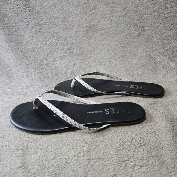 TKEES Black and Snakeskin Print Thong Sandals Size 9 - Picture 5 of 9